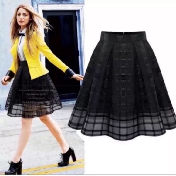 Dresses & Skirts - Black Pleated Gauze skirt Size S